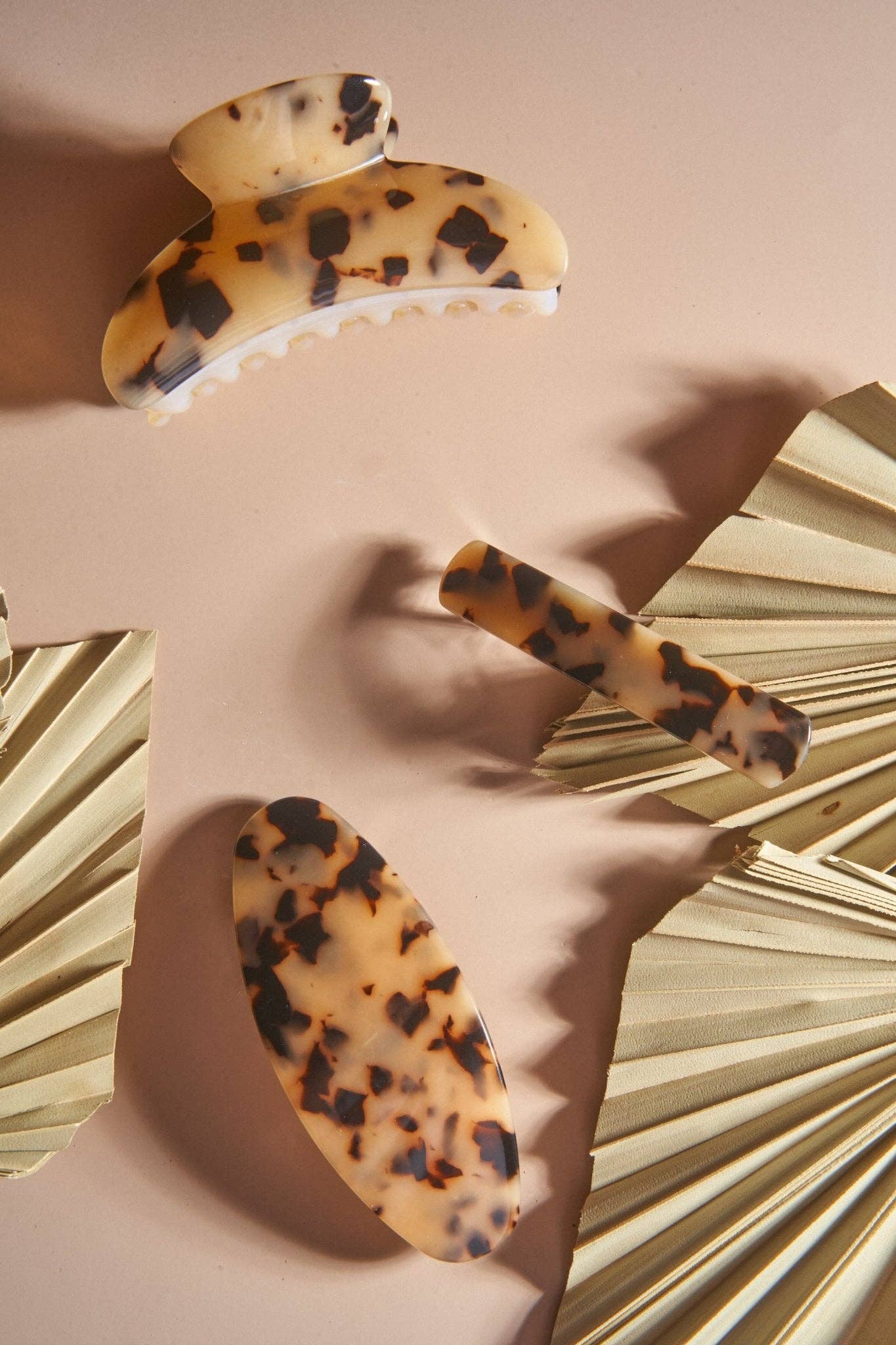 Grande Heirloom Claw in Blonde Tortoise