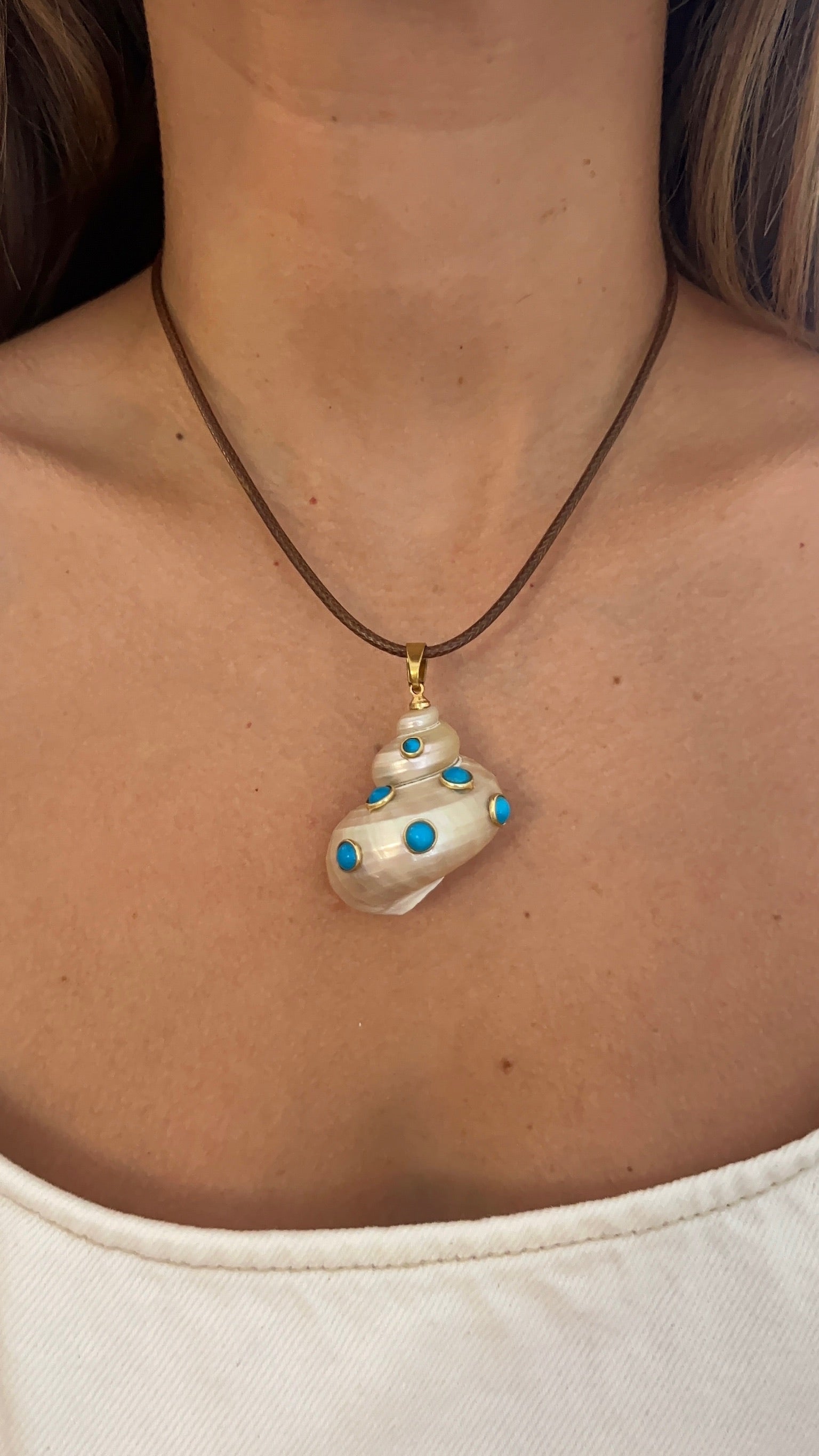 Mother of Pearl Turbo Shell Necklace